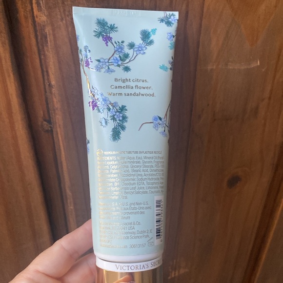 Victoria’s Secret Wonderland Woods luxury fragrance lotion 8oz - Picture 2 of 3